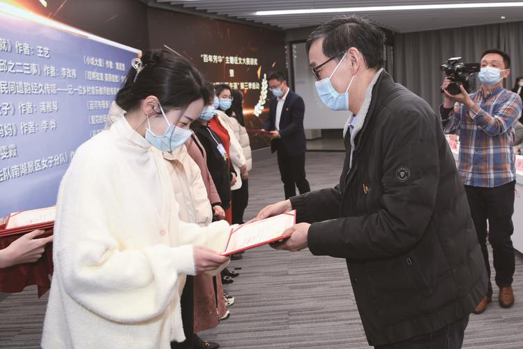匠心织就信息网 嘉里“她力量”跃然纸上——记苗楠与她的建信息团队